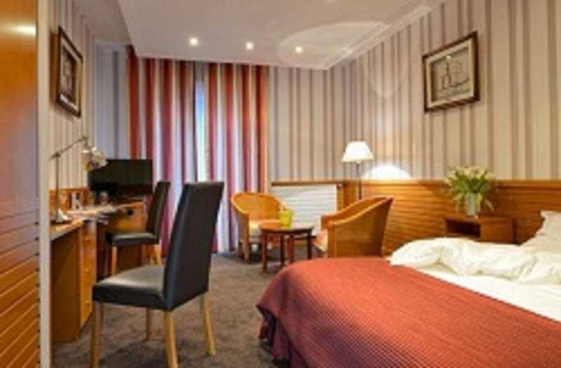 Hotel Le Berry Saint-Nazaire الغرفة الصورة