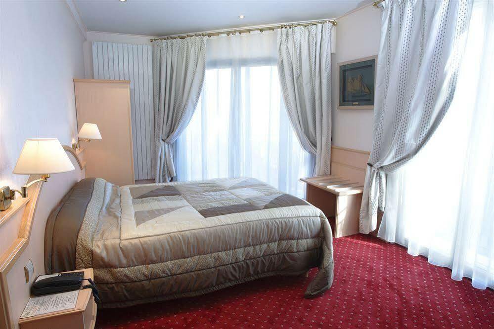 Hotel Le Berry Saint-Nazaire المظهر الخارجي الصورة
